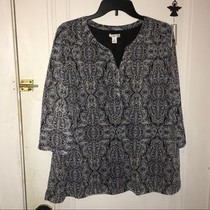 Beautiful print light weight v neck blouse